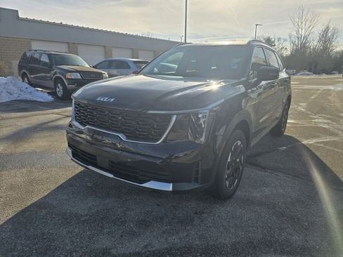 Used 2025 Kia Sorento S image 7