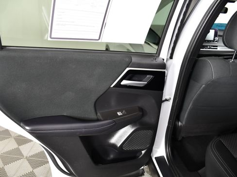 Used 2024 Mitsubishi Outlander ES AWD/4WD image 43