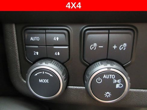 Used 2021 Chevrolet Tahoe Z71 w/ Rear Media and Nav Package AWD/4WD image 31