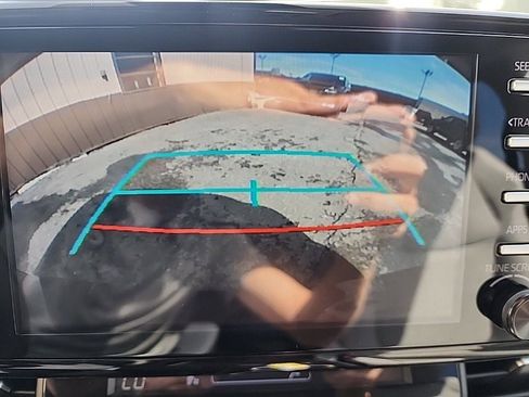 Used 2021 Toyota Sienna LE image 17