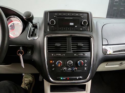 Used 2016 Dodge Grand Caravan SE w/ Quick Order Package 29E SE FWD image 17