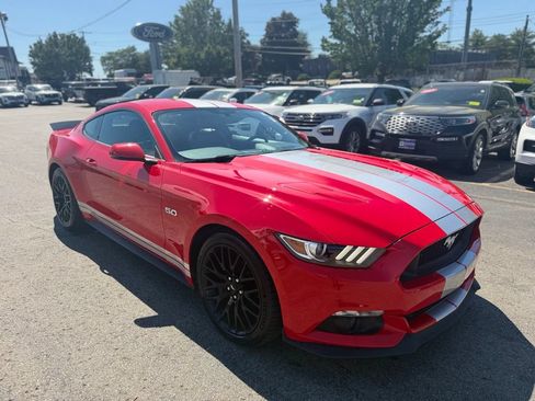 Used 2017 Ford Mustang GT Premium w/ GT Performance Package RWD image 9
