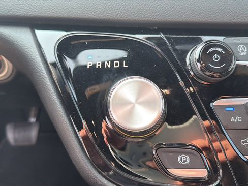 Used 2026 Chrysler Pacifica Select FWD image 14