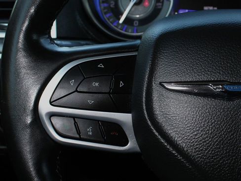 Used 2022 Chrysler 300 Touring w/ Sport Appearance Package image 21