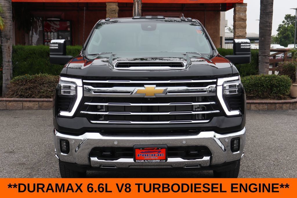 Used 2024 Chevrolet Silverado 3500 LTZ w/ LTZ Plus Package AWD/4WD image 3