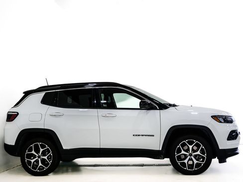 Used 2025 Jeep Compass Limited AWD/4WD image 4