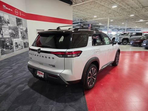 New 2026 Nissan Pathfinder Platinum image 3
