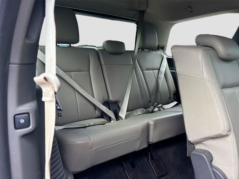 Used 2018 Ford Expedition XLT w/ Equipment Group 202A RWD image 26