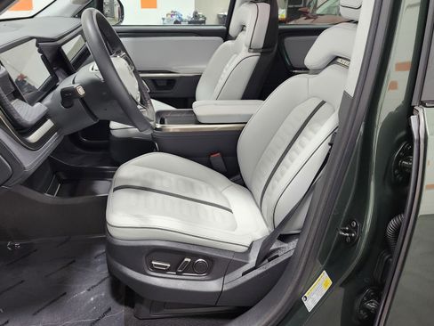 Used 2023 Rivian R1T Adventure image 25