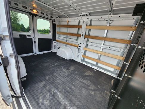 Used 2025 RAM ProMaster 2500 w/ U-Haul Equipment Group FWD image 24