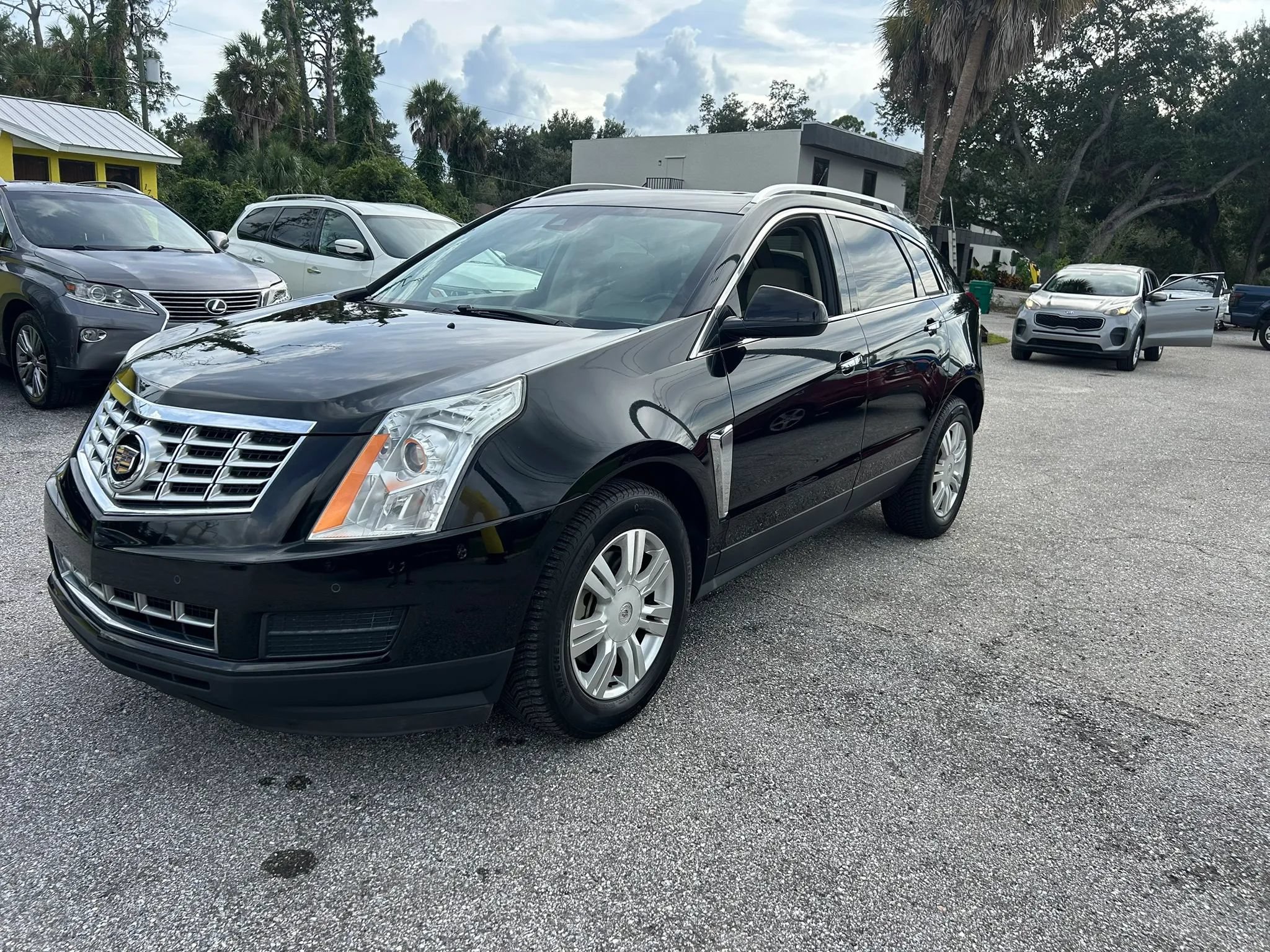 Used 2014 Cadillac SRX Premium FWD image 2