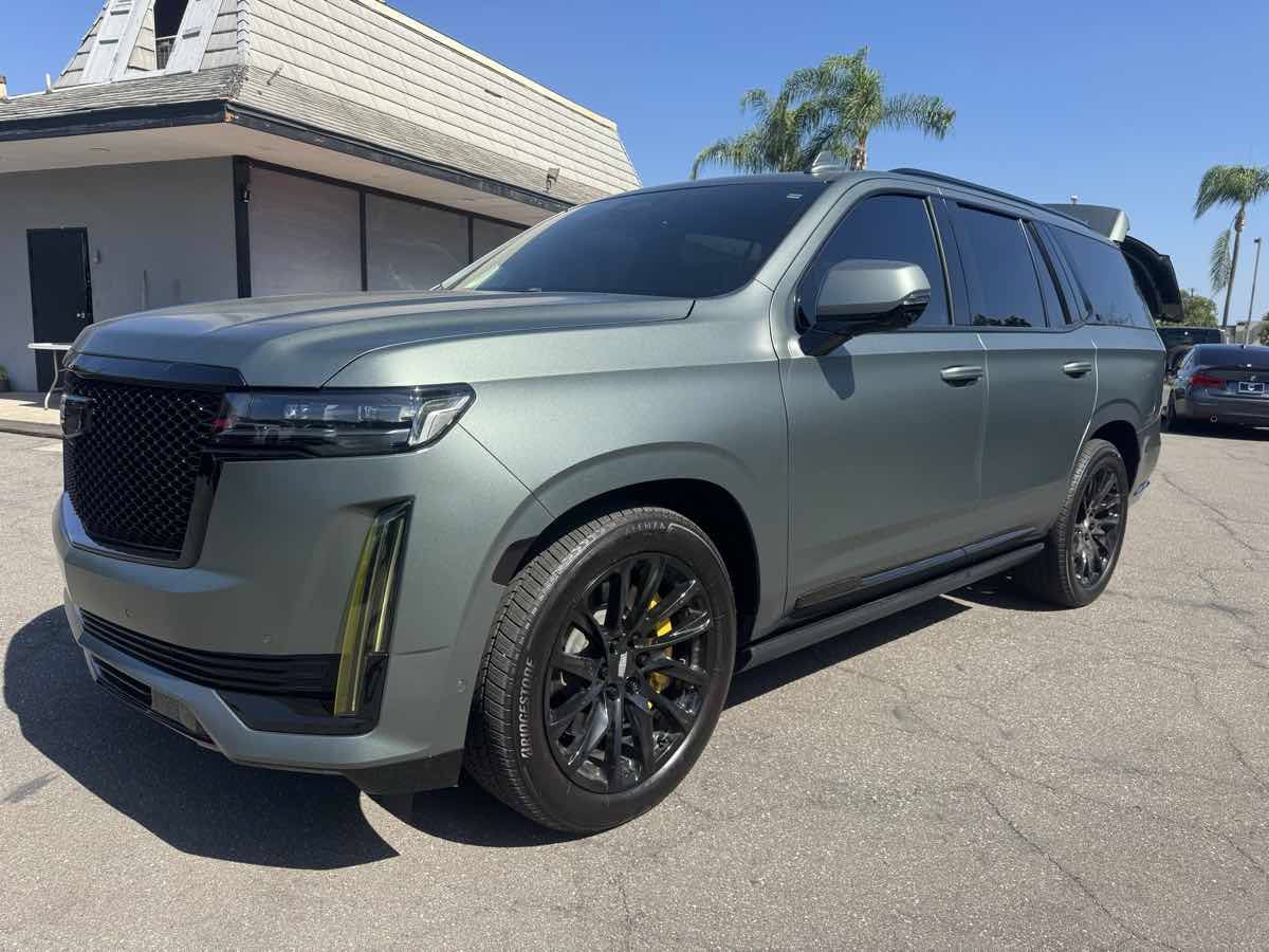 Used 2023 Cadillac Escalade Sport Platinum w/ LPO, ONYX Package AWD/4WD image 2