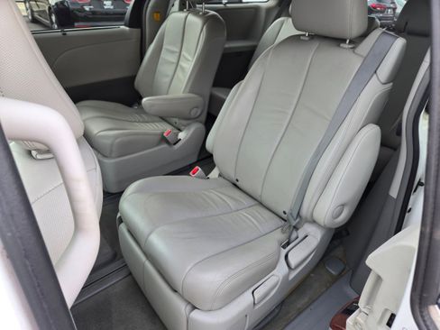 Used 2013 Toyota Sienna XLE AWD/4WD image 10