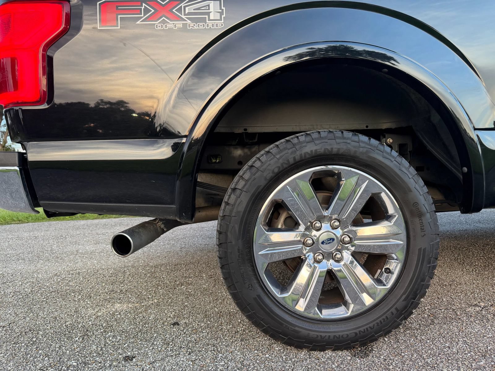 Used 2018 Ford F150 Lariat w/ Equipment Group 502A Luxury AWD/4WD image 37