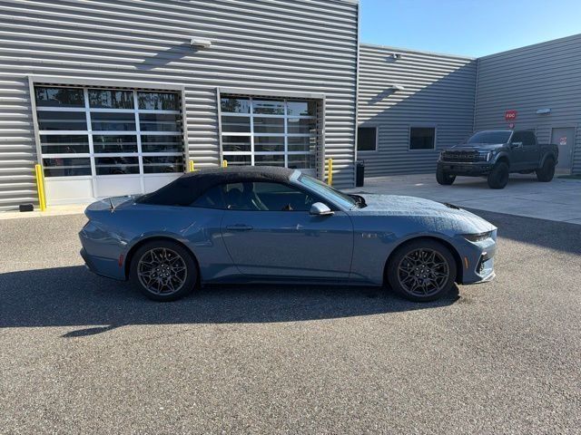 Used 2025 Ford Mustang GT Premium w/ GT Performance Package RWD image 3