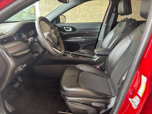 Used 2025 Jeep Compass Trailhawk AWD/4WD image 25