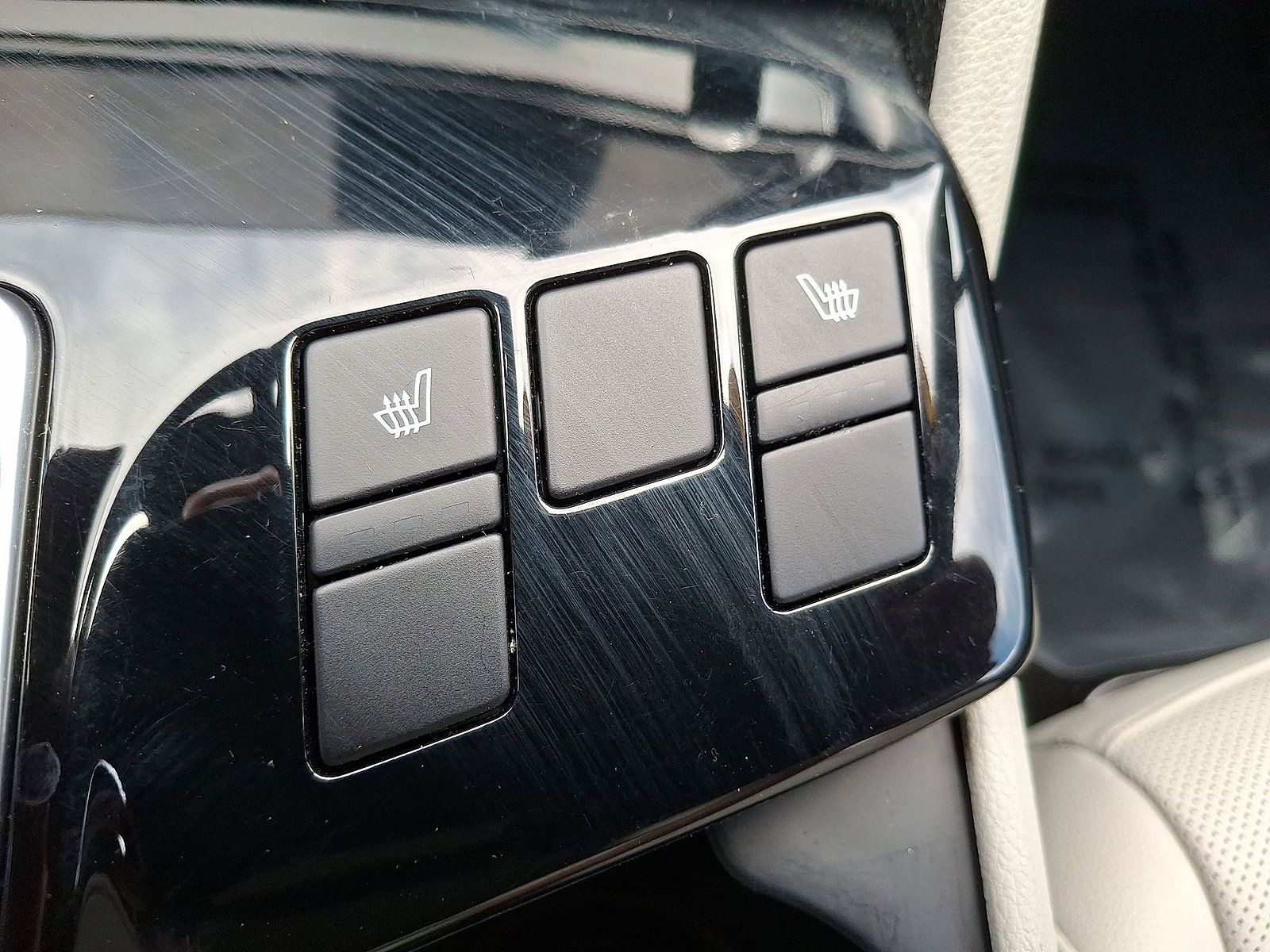 Used 2025 Kia Sportage EX FWD image 19