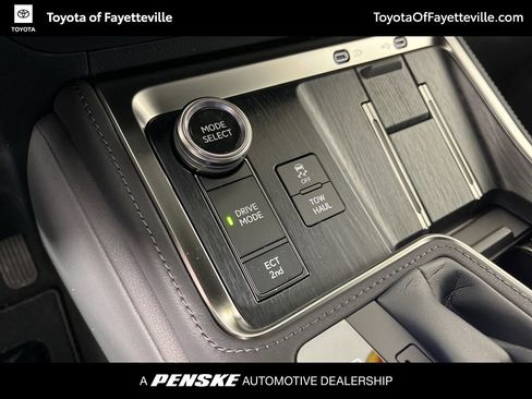 Used 2026 Lexus GX 550 w/ Cold Area Package image 34