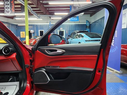 Used 2017 Alfa Romeo Giulia Ti image 11