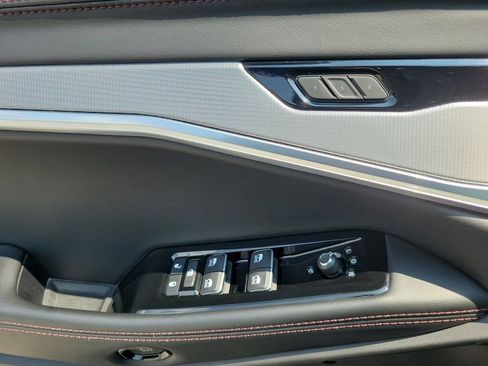 Used 2024 Jeep Wagoneer Launch Edition AWD/4WD image 20