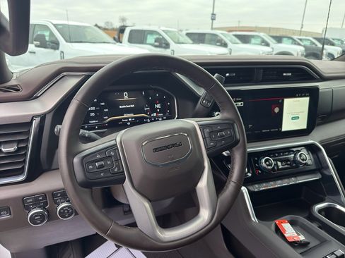 Used 2024 GMC Sierra 3500 Denali w/ Denali Reserve Package image 9