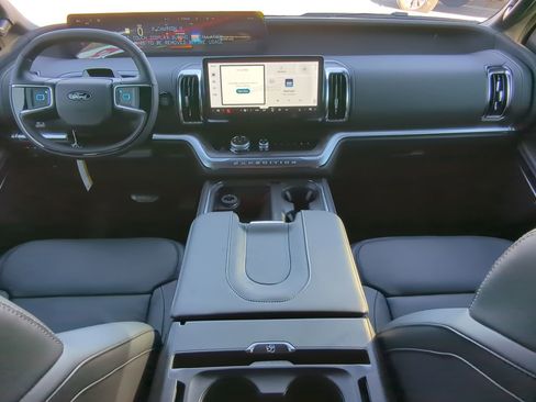 New 2025 Ford Expedition Platinum w/ Stealth Performance Package AWD/4WD image 13