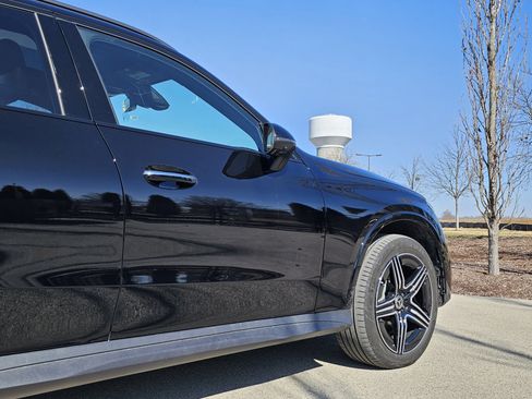 Used 2025 Mercedes-Benz GLC 300 4MATIC image 10