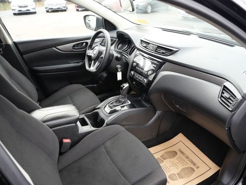 Used 2018 Nissan Rogue Sport S image 27