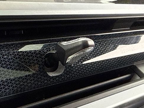 Used 2024 BMW X5 sDrive40i w/ M Sport Package image 23