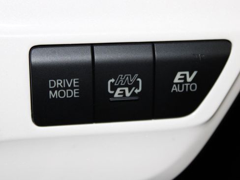 Used 2019 Toyota Prius Prime Plus FWD image 25
