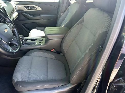 Used 2023 Chevrolet Traverse LT FWD image 16