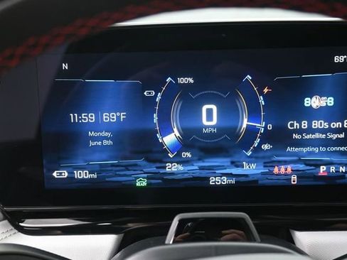 Used 2025 Chevrolet Silverado EV RST AWD/4WD image 5
