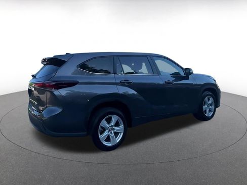 Used 2025 Toyota Highlander LE FWD image 15