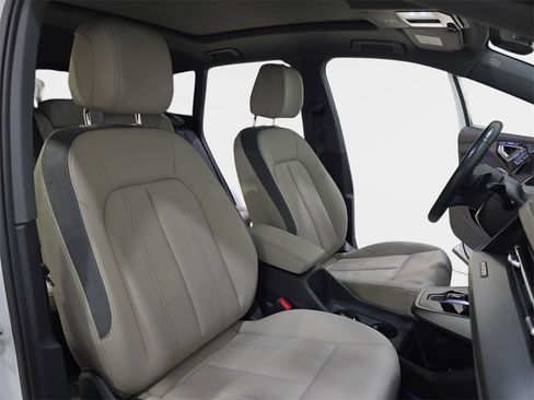 Used 2024 Audi Q4 e-tron Premium Plus w/ Premium Plus image 10