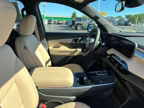 New 2026 Buick Enclave Preferred w/ LPO, Floor Liner Package image 19