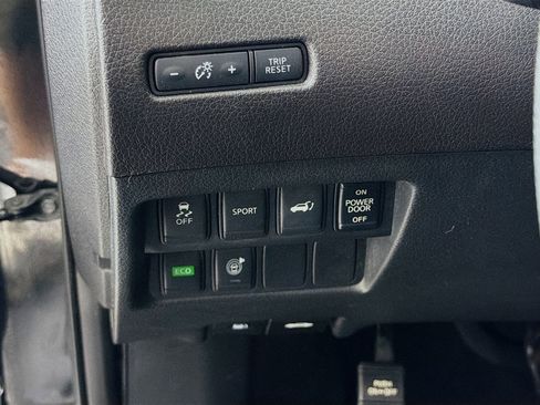 Used 2016 Nissan Rogue SV w/ SV Premium Package FWD image 16