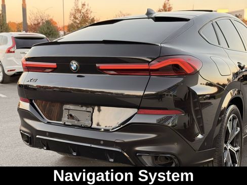 Used 2022 BMW X6 xDrive40i w/ M Sport Package image 3