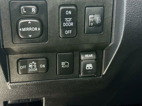 Used 2018 Toyota Tundra SR5 w/ TRD Off Road Package AWD/4WD image 10