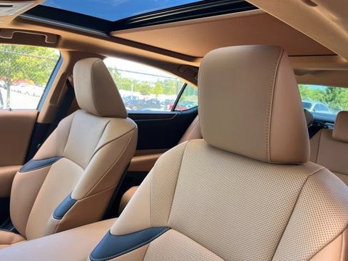 Used 2022 Lexus ES 350 w/ Premium Package FWD image 14