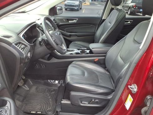 Used 2017 Ford Edge Titanium w/ Equipment Group 301A AWD/4WD image 4