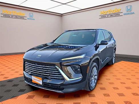 Used 2025 Buick Enclave Preferred image 1