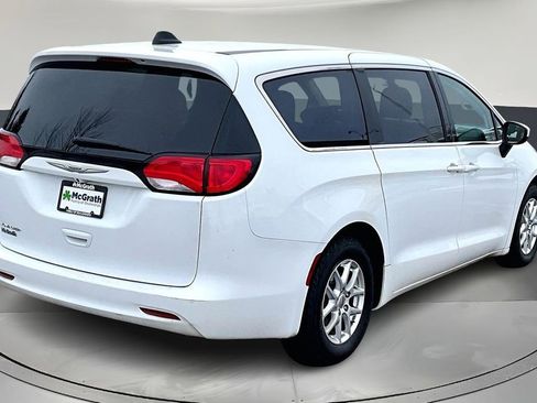 Used 2021 Chrysler Voyager LX image 6