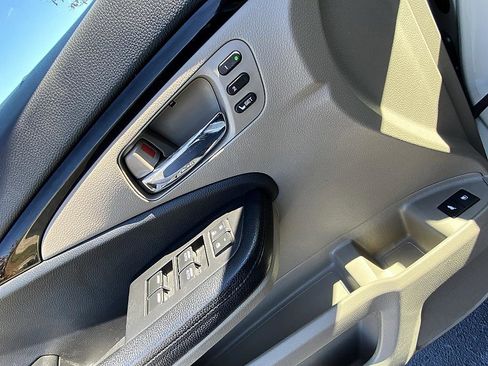 Used 2018 Honda Pilot Touring image 10