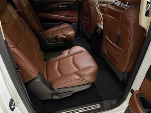 Used 2016 Cadillac Escalade ESV Luxury image 45