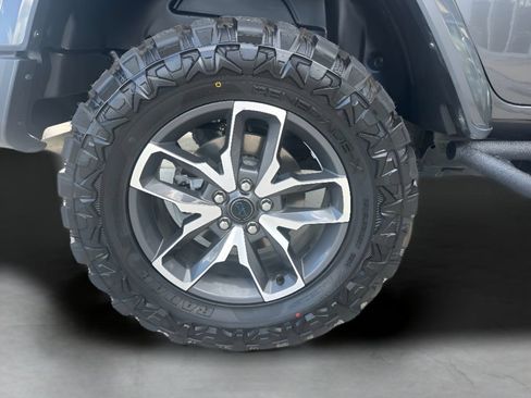 Used 2024 Jeep Wrangler Unlimited AWD/4WD image 32