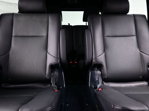 Used 2021 Lexus GX 460 Premium w/ Accessory Package AWD/4WD image 14
