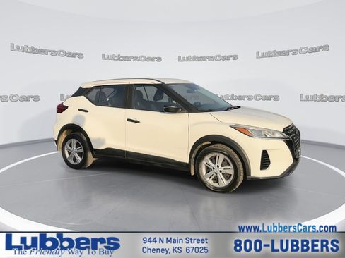 Used 2021 Nissan Kicks S image 2