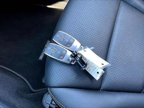 Used 2022 Mercedes-Benz GLC 300 w/ Premium Package Lite image 12