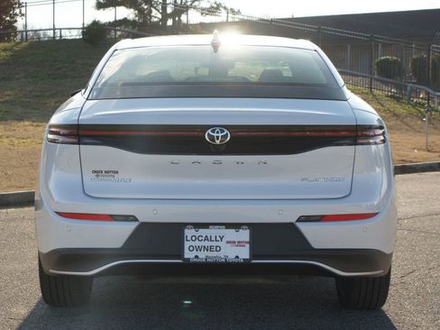 Used 2024 Toyota Crown Platinum image 3