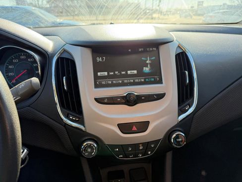 Used 2018 Chevrolet Cruze LS image 22